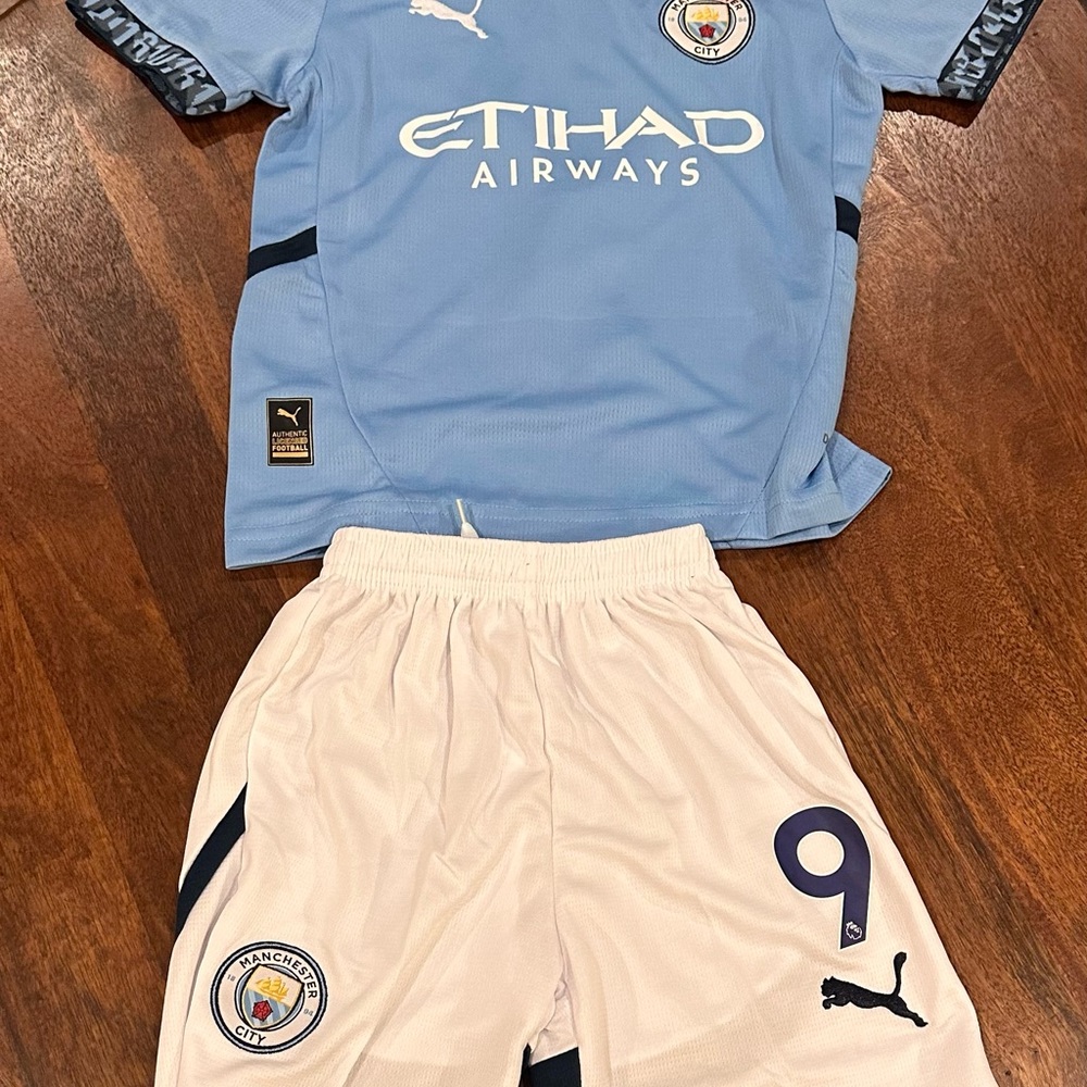 Manchester City Erling Haaland Jersey and Shorts Set